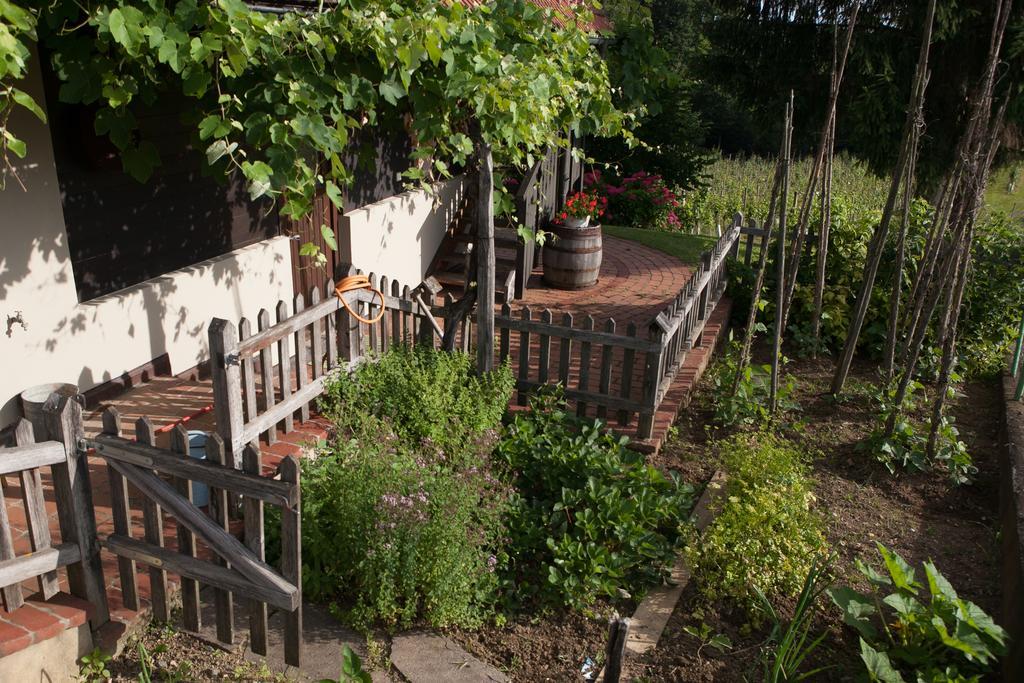 Ferienhaus Neubauer Spielfeld Exterior foto